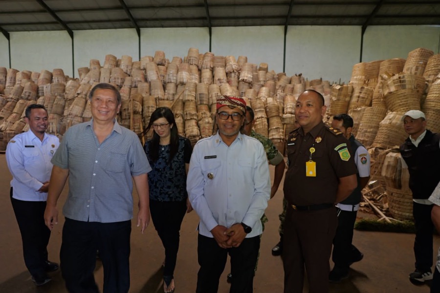 Bupati Temanggung Tinjau Pabrik Rokok, Dorong Kuota dan Harga Tembakau Petani Naik